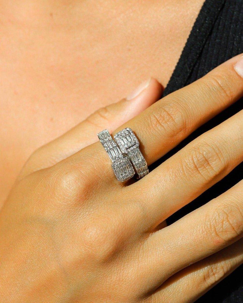 BAGUETTE RING. - WHITE GOLD - DRIP IN THE JEWEL