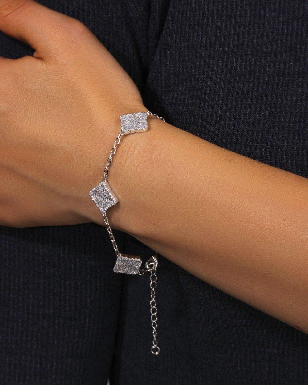 ICED CLOVER BRACELET. - WHITE GOLD - DRIP IN THE JEWEL